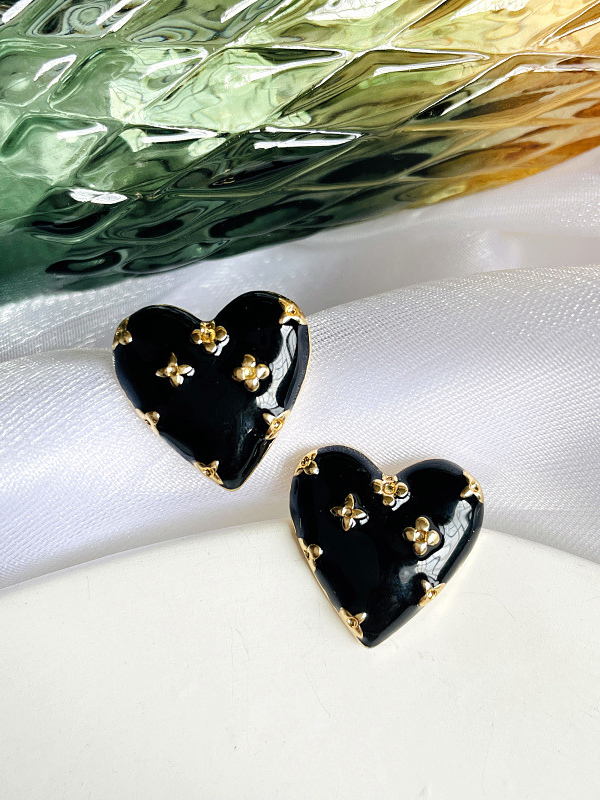 Dark Romance Heart Stud Earrings