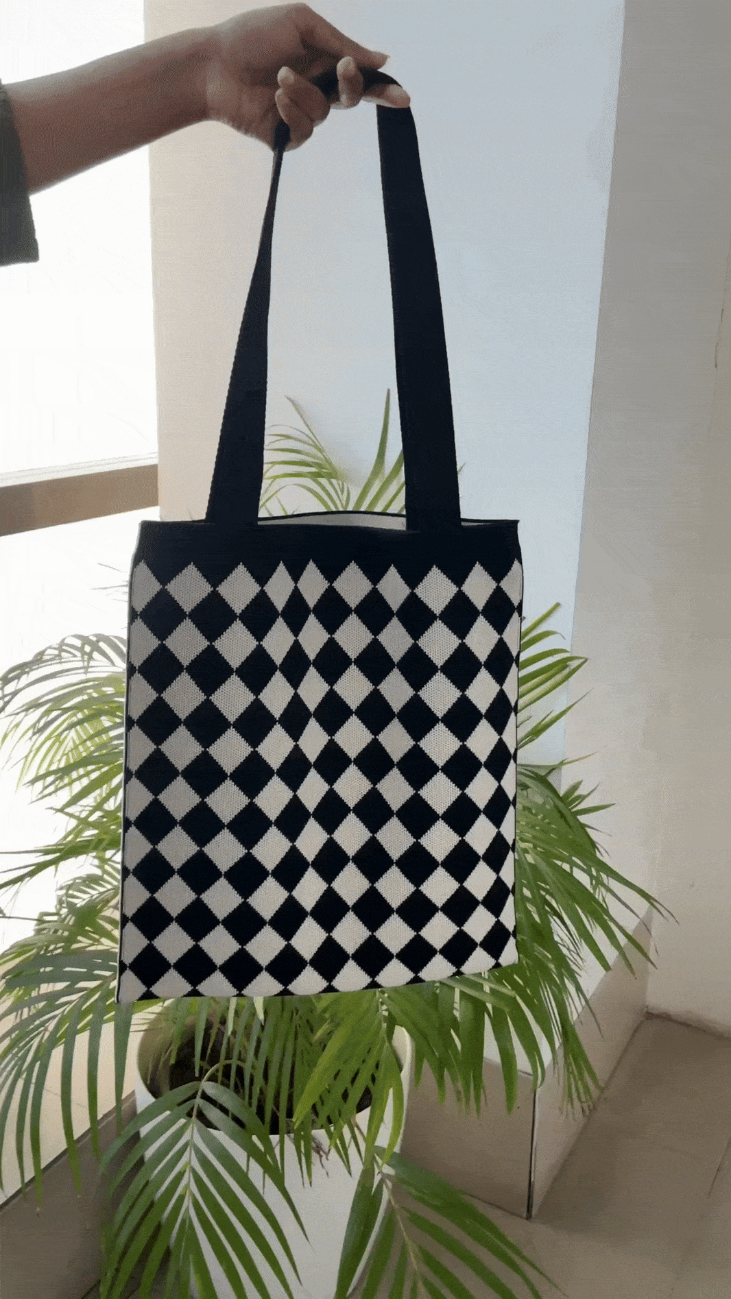 Monochrome Plaid Knitted Tote
